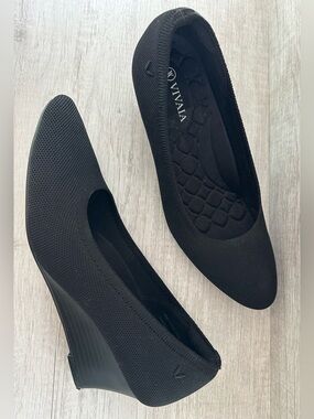 Vivaia Almond-Toe Wedge Heels Tamia Pro Wedges Black Size 8.5 / 39.5
